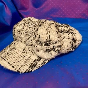 Stylish Newsboy Black and White Tweed Cap